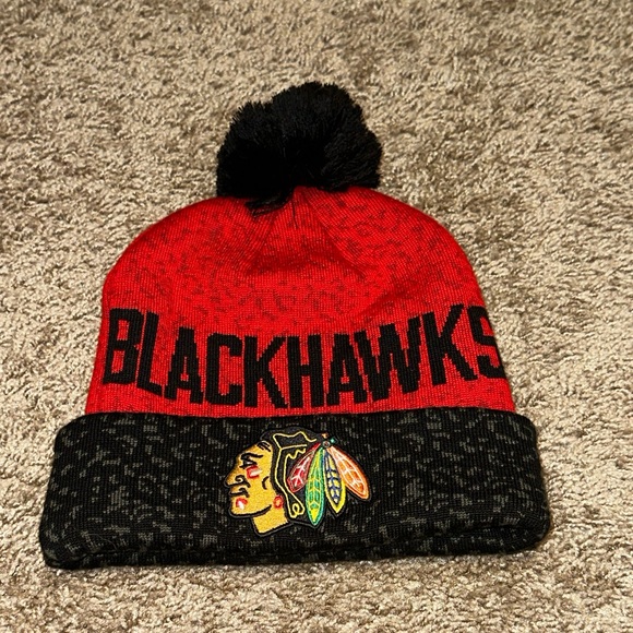 NWOT BLACKHAWKS BEANIE - Picture 2 of 7